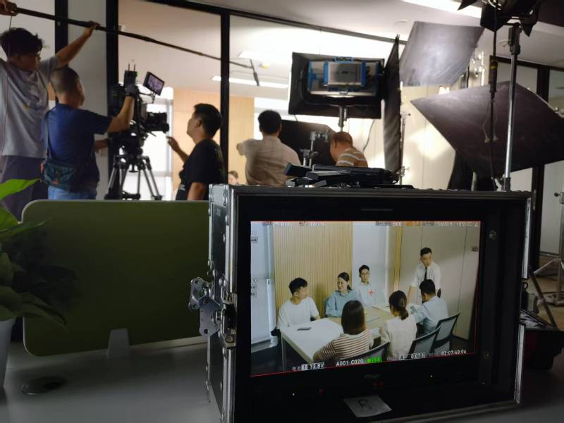 哈巴河县TVC拍摄公司：科技产品视觉化大师，诠释未来感与功能美学