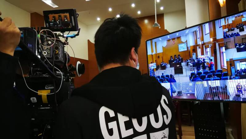 AI生成VS人工创意——哈巴河县广告片拍摄公司的技术浪漫主义实践